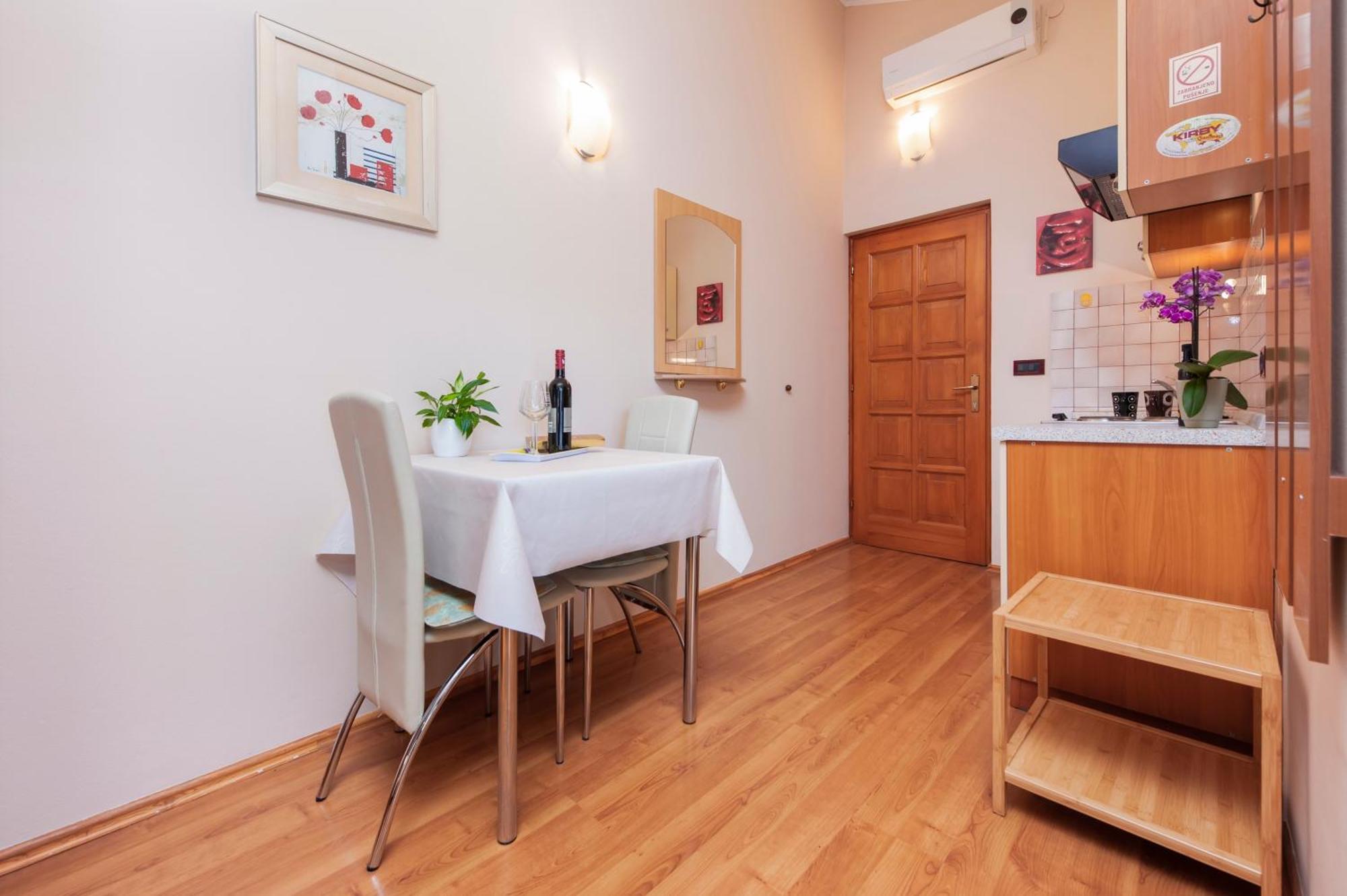 Apartment Brigita 1 *