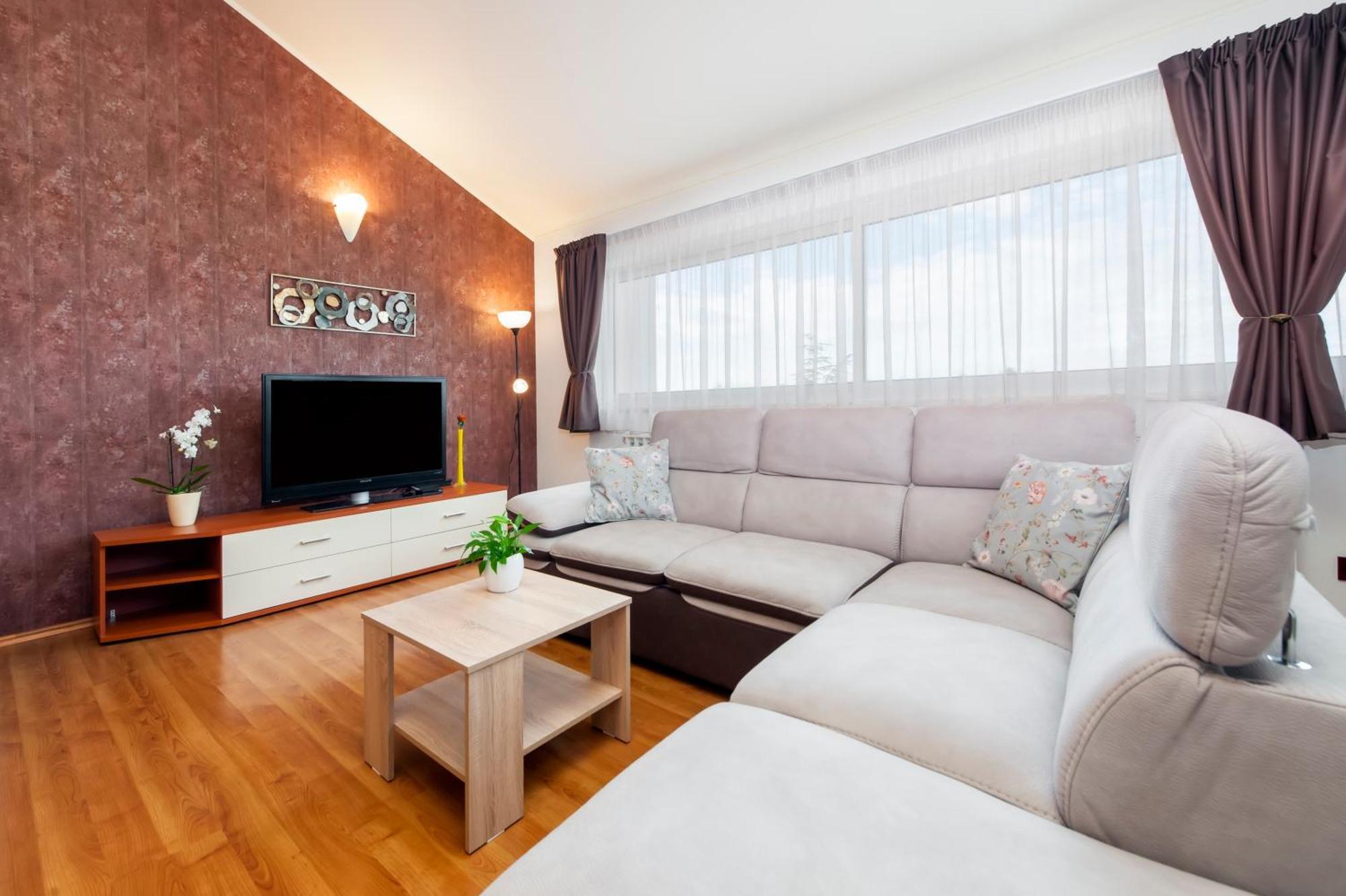 Apartment Brigita 1 *